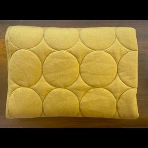 Kate Quinn circle quilt